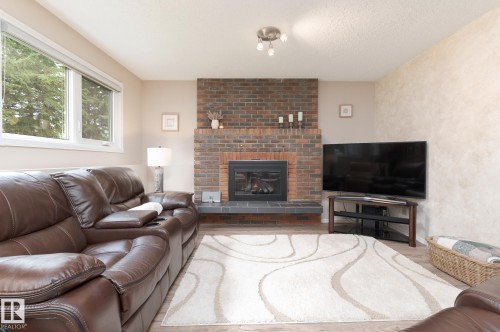94 Marlboro Drive, Spruce Grove, AB - Indoor Photo Showing Living Room With Fireplace