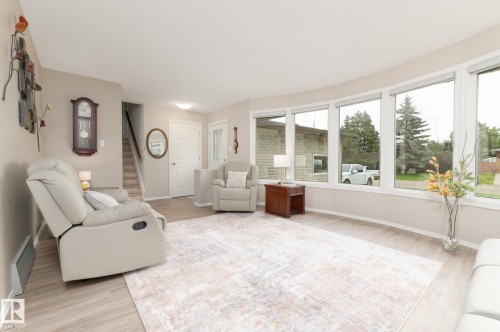 94 Marlboro Drive, Spruce Grove, AB - Indoor Photo Showing Living Room