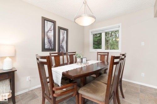 94 Marlboro Drive, Spruce Grove, AB - Indoor Photo Showing Dining Room