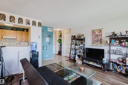 #903 9916 113 St Nw, Edmonton, AB - Indoor Photo Showing Kitchen