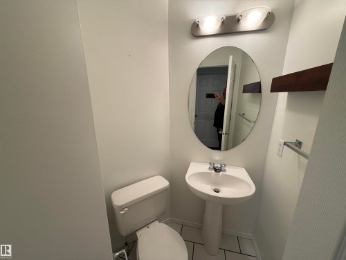#8 3075 Trelle Cr Nw, Edmonton, AB - Indoor Photo Showing Bathroom
