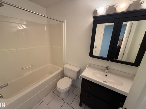 #8 3075 Trelle Cr Nw, Edmonton, AB - Indoor Photo Showing Bathroom