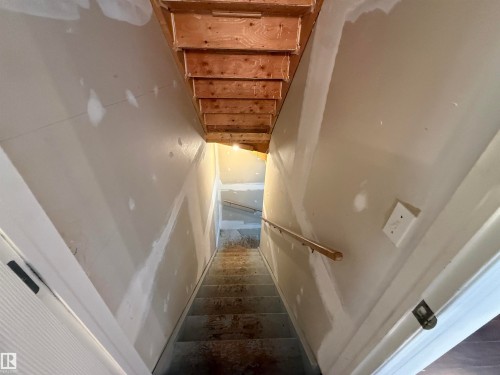 #8 3075 Trelle Cr Nw, Edmonton, AB - Indoor Photo Showing Other Room
