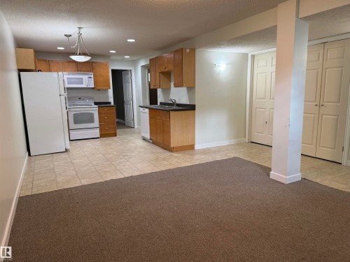 7922 97 Avenue, Fort Saskatchewan, AB - Indoor Photo Showing Kitchen