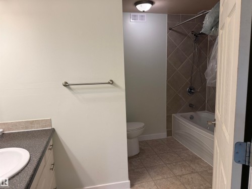 7922 97 Avenue, Fort Saskatchewan, AB - Indoor Photo Showing Bathroom