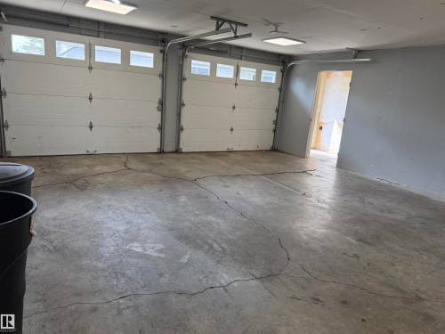 7922 97 Avenue, Fort Saskatchewan, AB - Indoor Photo Showing Garage