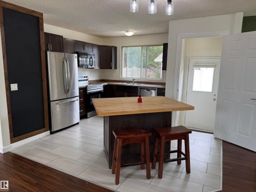 7922 97 Avenue, Fort Saskatchewan, AB - Indoor Photo Showing Kitchen