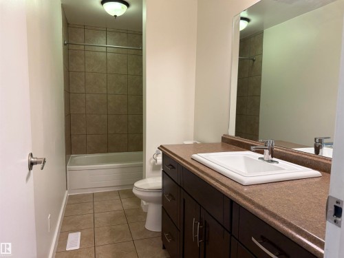7922 97 Avenue, Fort Saskatchewan, AB - Indoor Photo Showing Bathroom