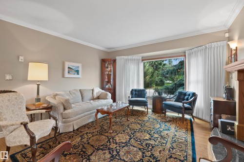 14640 88 Avenue Nw, Edmonton, AB - Indoor Photo Showing Living Room