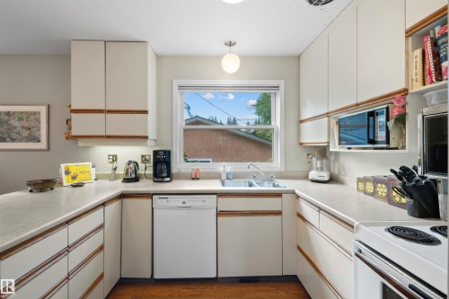 14640 88 Avenue Nw, Edmonton, AB - Indoor Photo Showing Kitchen With Double Sink