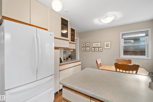 14640 88 Avenue Nw, Edmonton, AB - Indoor