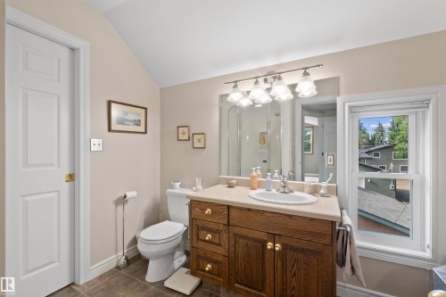 14640 88 Avenue Nw, Edmonton, AB - Indoor Photo Showing Bathroom