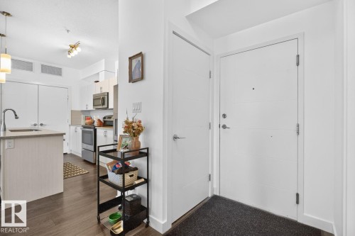 #206 8525 91 St Nw, Edmonton, AB - Indoor