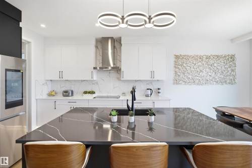 5493 Kootook Road Sw, Edmonton, AB - Indoor Photo Showing Kitchen