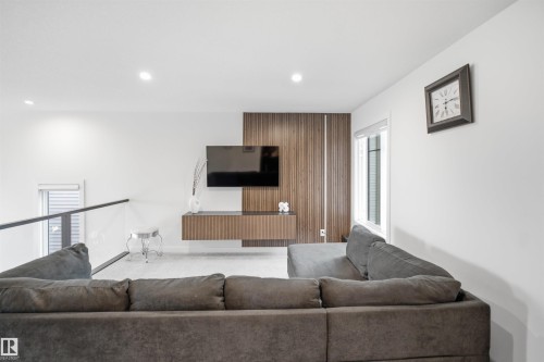 5493 Kootook Road Sw, Edmonton, AB - Indoor Photo Showing Living Room
