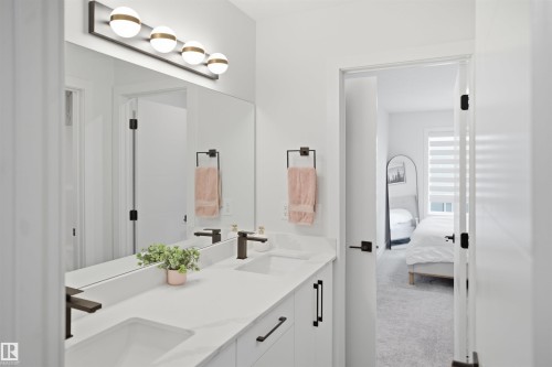 5493 Kootook Road Sw, Edmonton, AB - Indoor Photo Showing Bathroom