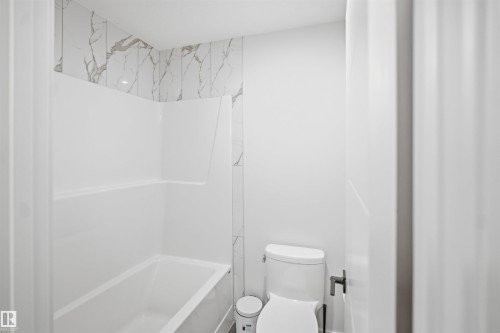 5493 Kootook Road Sw, Edmonton, AB - Indoor Photo Showing Bathroom
