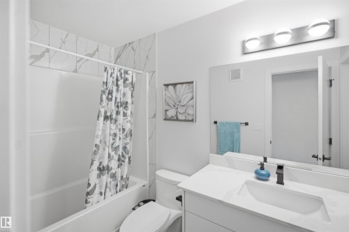 5493 Kootook Road Sw, Edmonton, AB - Indoor Photo Showing Bathroom