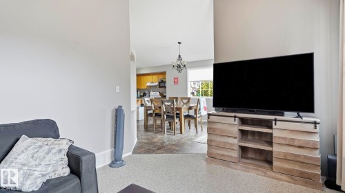 Spacious living area with light-toned wall paint and carpet flooring - 4105 36A Avenue Nw, Edmonton, AB - Indoor Photo Showing Living Room