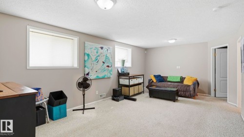 Spacious room with light neutral wall paint and white trim - 4105 36A Avenue Nw, Edmonton, AB - Indoor