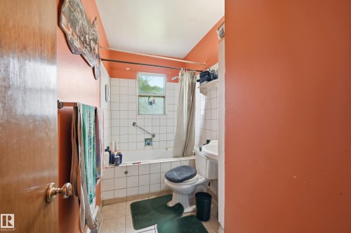 11622 133 Street Nw, Edmonton, AB - Indoor Photo Showing Bathroom