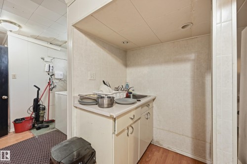11622 133 Street Nw, Edmonton, AB - Indoor