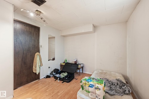 11622 133 Street Nw, Edmonton, AB - Indoor