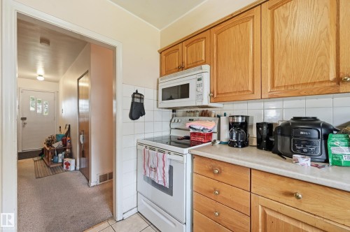 11622 133 Street Nw, Edmonton, AB - Indoor Photo Showing Kitchen