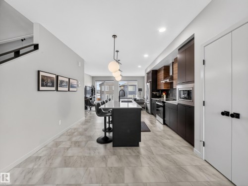 451 39 Street Sw, Edmonton, AB - Indoor Photo Showing Kitchen