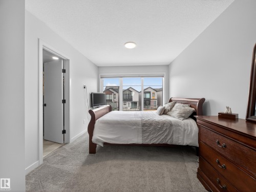 451 39 Street Sw, Edmonton, AB - Indoor Photo Showing Bedroom