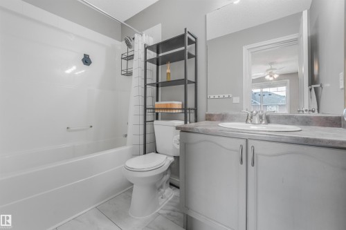 #33 3010 33 Av Nw, Edmonton, AB - Indoor Photo Showing Bathroom