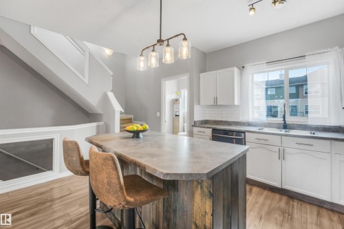 #33 3010 33 Av Nw, Edmonton, AB - Indoor