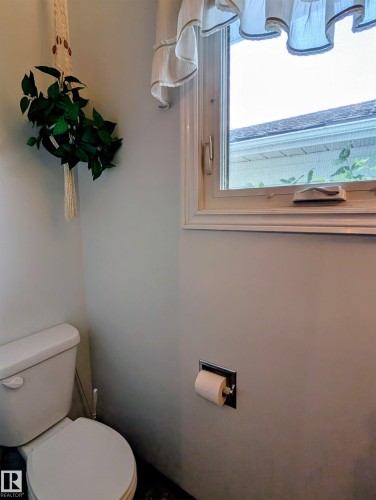 White framed window with privacy glass - 6014 50 Street, Vegreville, AB - Indoor Photo Showing Bathroom
