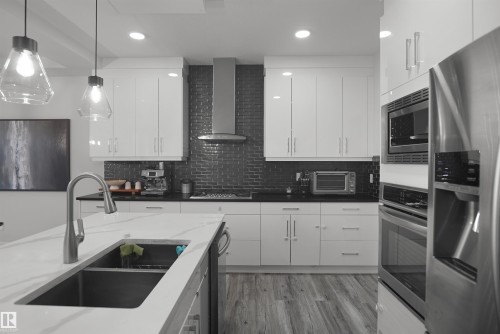 17252 71 Street Nw, Edmonton, AB - Indoor Photo Showing Kitchen With Double Sink With Upgraded Kitchen