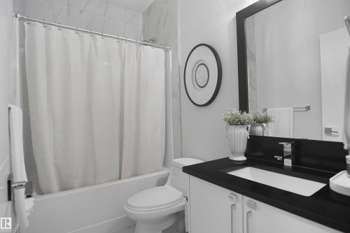 17252 71 Street Nw, Edmonton, AB - Indoor Photo Showing Bathroom