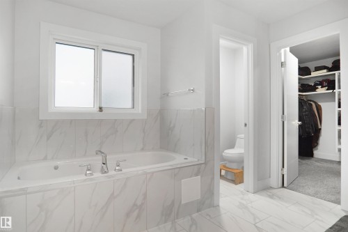 17252 71 Street Nw, Edmonton, AB - Indoor Photo Showing Bathroom