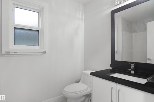 17252 71 Street Nw, Edmonton, AB - Indoor Photo Showing Bathroom