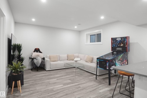 17252 71 Street Nw, Edmonton, AB - Indoor