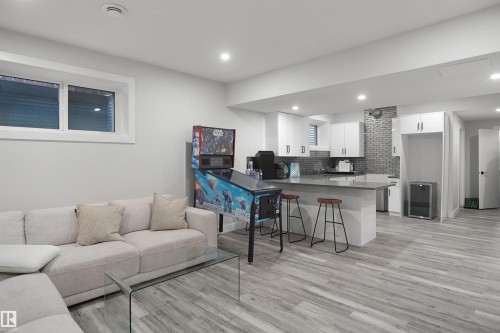 17252 71 Street Nw, Edmonton, AB - Indoor Photo Showing Living Room