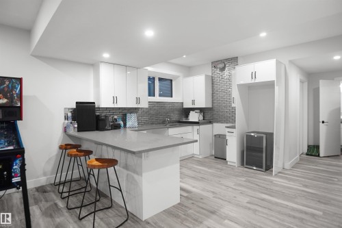 17252 71 Street Nw, Edmonton, AB - Indoor Photo Showing Kitchen