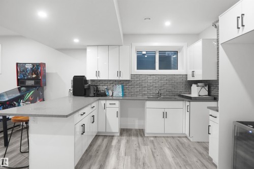 17252 71 Street Nw, Edmonton, AB - Indoor Photo Showing Kitchen