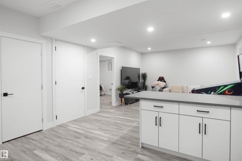 17252 71 Street Nw, Edmonton, AB - Indoor