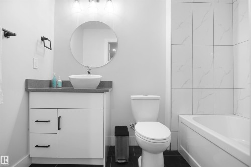 17252 71 Street Nw, Edmonton, AB - Indoor Photo Showing Bathroom