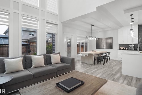 17252 71 Street Nw, Edmonton, AB - Indoor Photo Showing Living Room