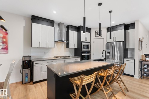 52 Avery Cove, Spruce Grove, AB - Indoor Photo Showing Kitchen With Upgraded Kitchen