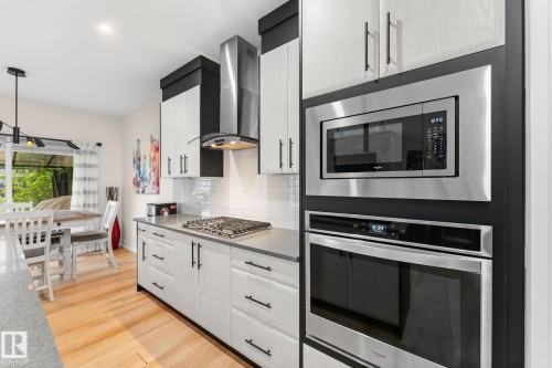 52 Avery Cove, Spruce Grove, AB - Indoor Photo Showing Kitchen With Upgraded Kitchen