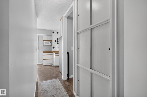 White sliding closet doors - 2011 151 Avenue Nw, Edmonton, AB - Indoor Photo Showing Other Room