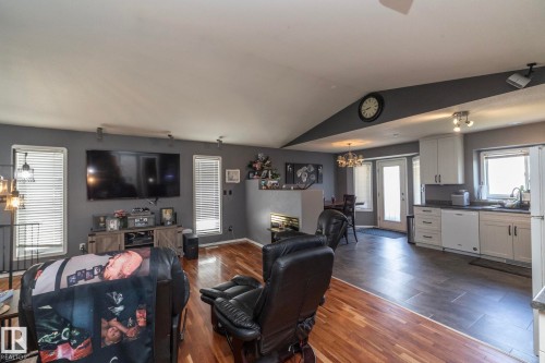 23 Delage Crescent, St. Albert, AB - Indoor Photo Showing Living Room