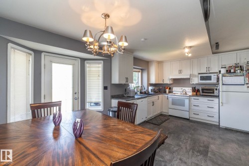 23 Delage Crescent, St. Albert, AB - Indoor Photo Showing Dining Room