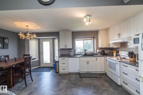 23 Delage Crescent, St. Albert, AB - Indoor Photo Showing Kitchen
